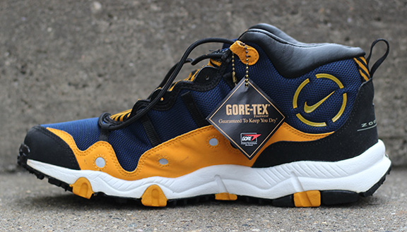 Nike Air Minot Midnight Navy / Taxi (Size 6.5) DS — Roots